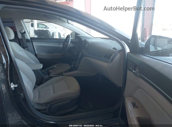 5NPD84LF5JH311154 2018 HYUNDAI ELANTRA Black Вид салону спереду