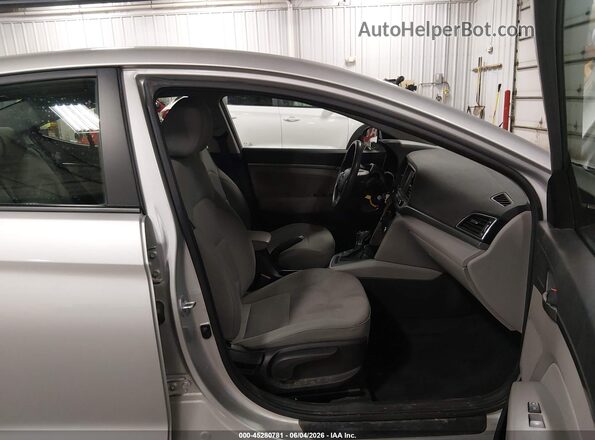 5NPD84LF6HH051650 2017 HYUNDAI ELANTRA Gray Vista interior delantera