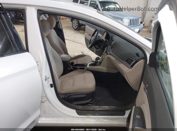 5NPD84LF6JH219437 2018 HYUNDAI ELANTRA White Вид салону спереду