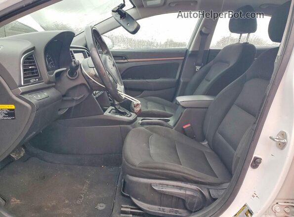 5NPD84LF6JH253295 2018 HYUNDAI ELANTRA Белый Вид салона спереди