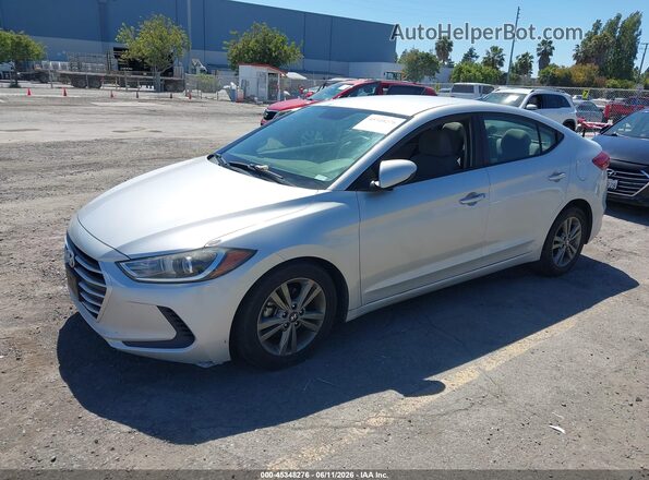 5NPD84LF6JH261834 2018 HYUNDAI ELANTRA Серебряный Передняя левая четверть