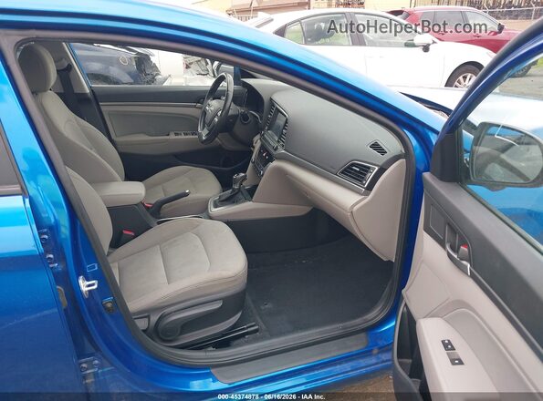5NPD84LF6JH272719 2018 HYUNDAI ELANTRA Blue წინა სალონის ხედი