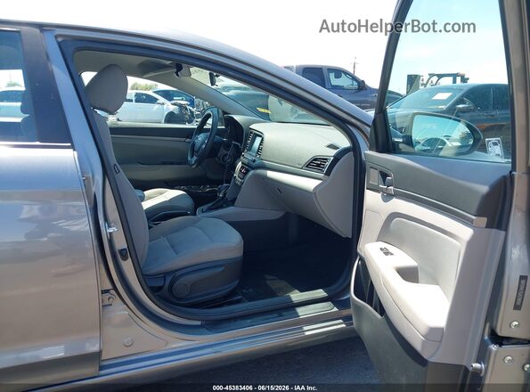 5NPD84LF6JH298561 2018 HYUNDAI ELANTRA Серый Вид салона спереди