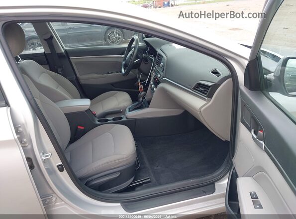 5NPD84LF6KH469553 2019 HYUNDAI ELANTRA Серебряный Вид салона спереди