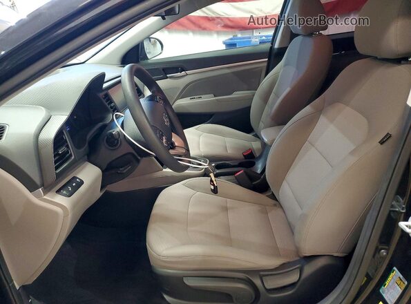 5NPD84LF6KH479502 2019 HYUNDAI ELANTRA Черный Вид салона спереди