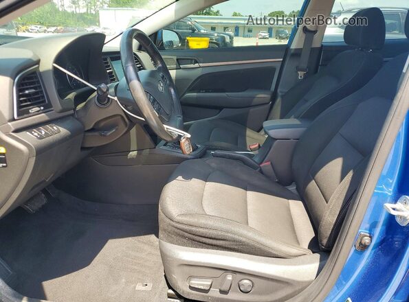 5NPD84LF7HH151532 2017 HYUNDAI ELANTRA Blue წინა სალონის ხედი