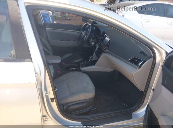 5NPD84LF7JH340302 2018 HYUNDAI ELANTRA Silver Widok wnętrza z przodu