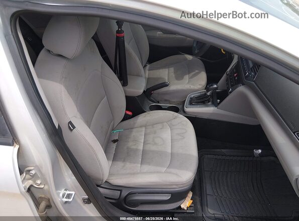 5NPD84LF7JH360906 2018 HYUNDAI ELANTRA Silver Вид салону спереду