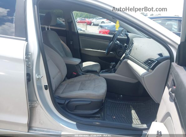 5NPD84LF7JH374966 2018 HYUNDAI ELANTRA Silver Front interior view