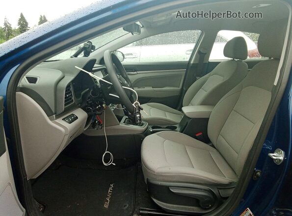 5NPD84LF7LH575625 2020 HYUNDAI ELANTRA Синий Вид салона спереди