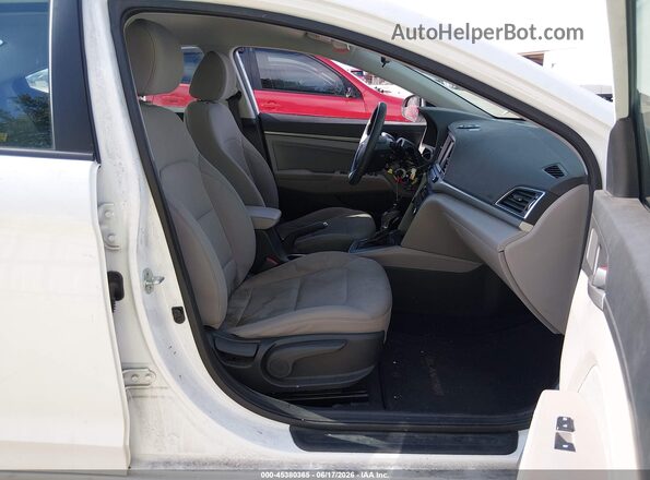 5NPD84LF8HH006788 2017 HYUNDAI ELANTRA White Front interior view