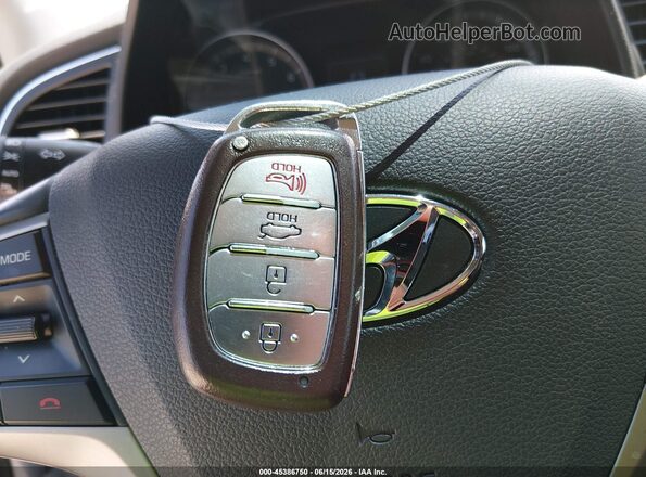 5NPD84LF8HH155251 2017 HYUNDAI ELANTRA Серебряный Вид панели приборов