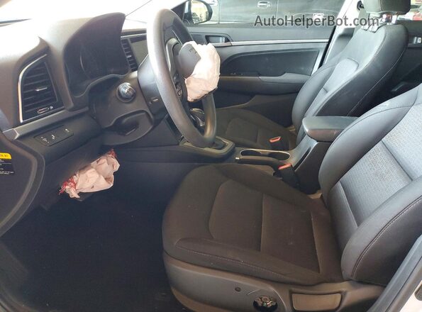 5NPD84LF8JH262208 2018 HYUNDAI ELANTRA Серебряный Вид салона спереди