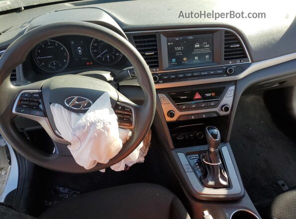 5NPD84LF8JH335531 2018 HYUNDAI ELANTRA Белый Вид панели приборов