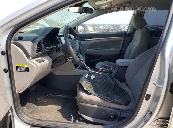 5NPD84LF8KH408088 2019 HYUNDAI ELANTRA Серебряный Вид салона спереди