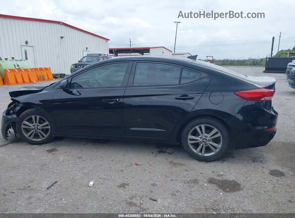 5NPD84LF9HH156926 2017 HYUNDAI ELANTRA Black 