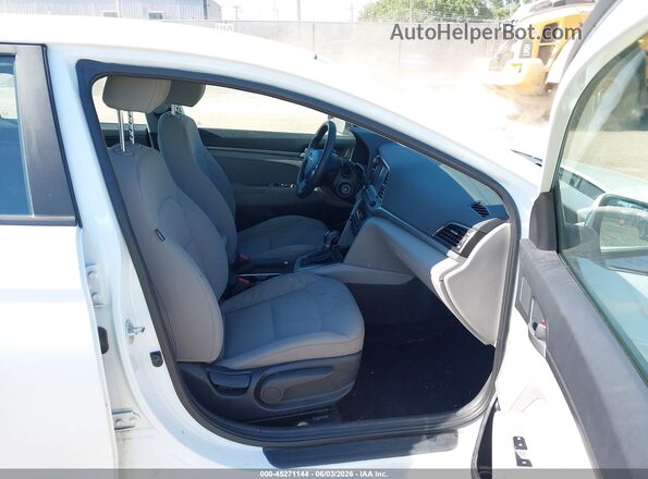 5NPD84LF9HH173242 2017 HYUNDAI ELANTRA White Front interior view