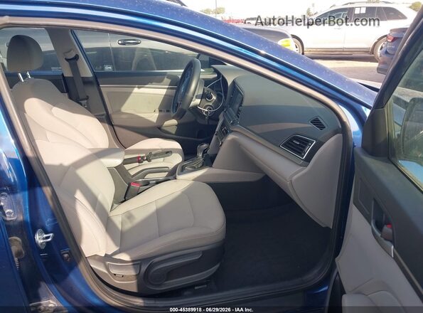 5NPD84LF9JH241772 2018 HYUNDAI ELANTRA Blue Вид салону спереду