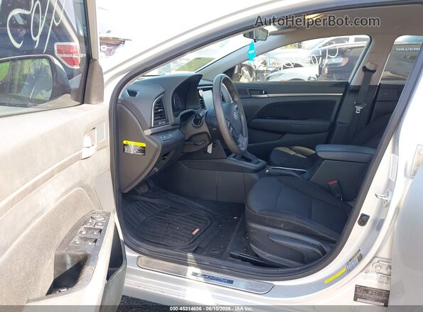 5NPD84LF9JH342472 2018 HYUNDAI ELANTRA Серебряный Вид салона спереди