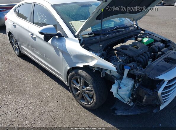 5NPD84LF9JH342472 2018 HYUNDAI ELANTRA Серебряный Вид спереди
