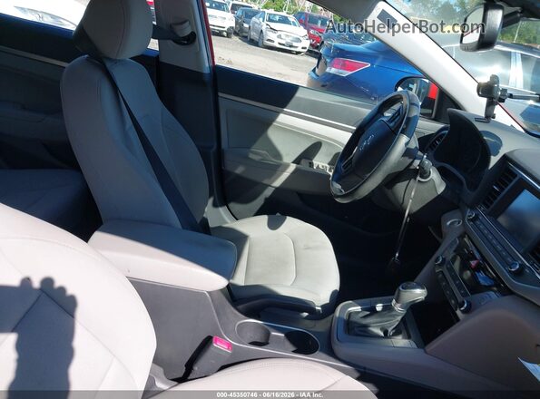 5NPD84LF9JH379165 2018 HYUNDAI ELANTRA Red Front interior view