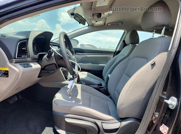 5NPD84LF9JH393969 2018 HYUNDAI ELANTRA Gray Вид салону спереду