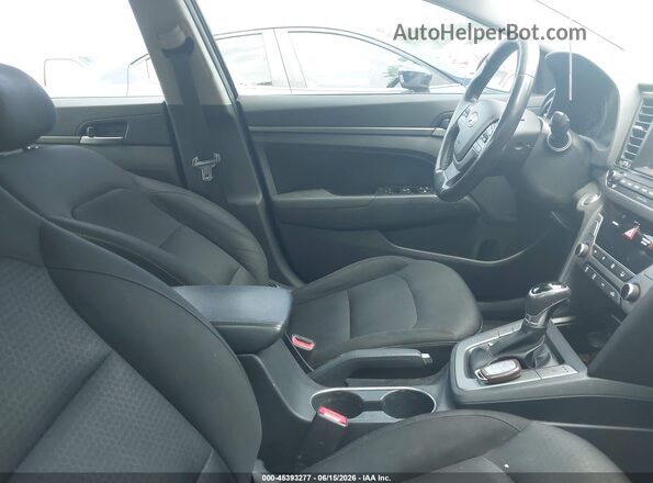 5NPD84LFXHH147619 2017 HYUNDAI ELANTRA Black Front interior view