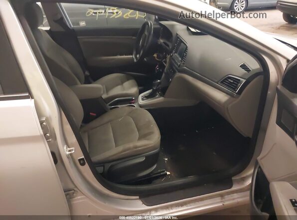 5NPD84LFXJH267281 2018 HYUNDAI ELANTRA Silver Front interior view