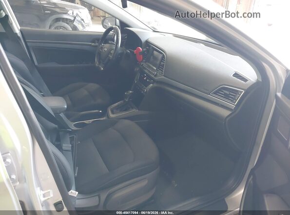 5NPD84LFXJH274716 2018 HYUNDAI ELANTRA Серый Вид салона спереди