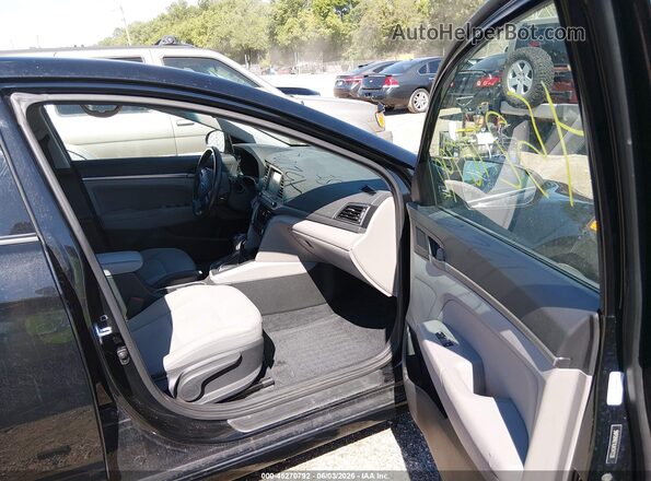5NPD84LFXJH347230 2018 HYUNDAI ELANTRA Black Вид салону спереду
