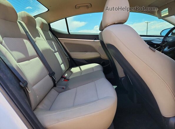 5NPD84LFXKH457485 2019 HYUNDAI ELANTRA White Widok tylnych siedzeń