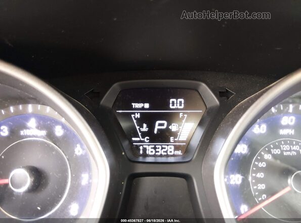 5NPDH4AE1GH670939 2016 HYUNDAI ELANTRA White Widok z przodu