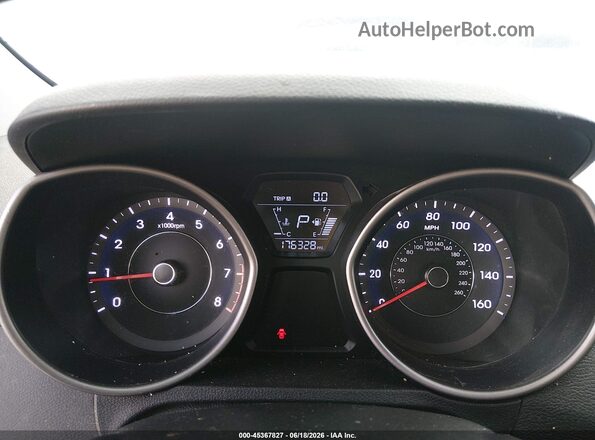 5NPDH4AE1GH670939 2016 HYUNDAI ELANTRA White Widok tylnych siedzeń