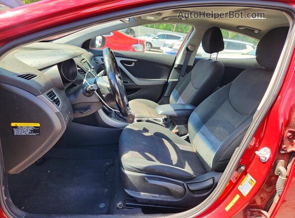 5NPDH4AE1GH783290 2016 HYUNDAI ELANTRA Красный Вид салона спереди