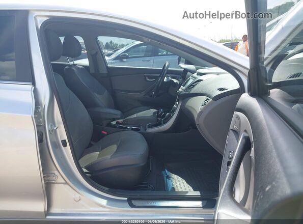 5NPDH4AE4GH662396 2016 HYUNDAI ELANTRA Серебряный Вид салона спереди