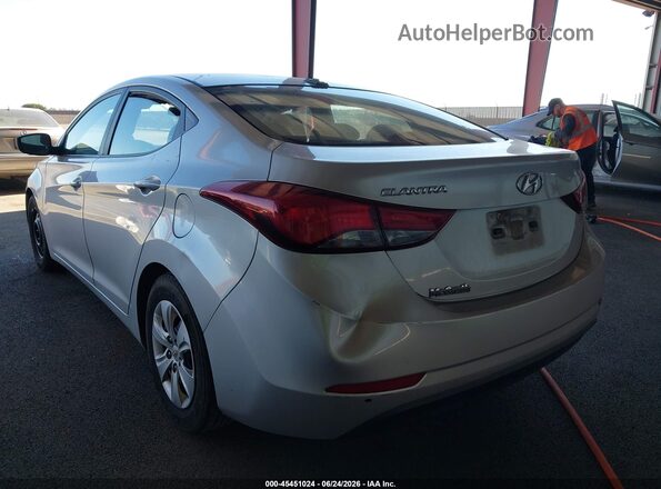 5NPDH4AE4GH665346 2016 HYUNDAI ELANTRA Серебряный Вид спереди