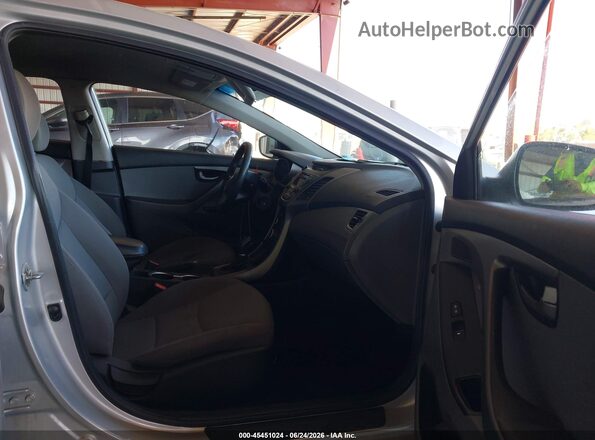 5NPDH4AE4GH665346 2016 HYUNDAI ELANTRA Серебряный Вид салона спереди