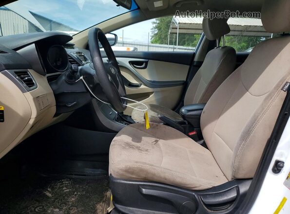 5NPDH4AE4GH792887 2016 HYUNDAI ELANTRA Белый Вид салона спереди