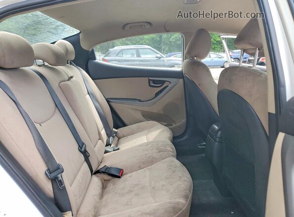 5NPDH4AE4GH792887 2016 HYUNDAI ELANTRA Белый Вид задних сидений