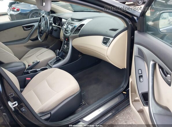 5NPDH4AE5GH682513 2016 HYUNDAI ELANTRA Черный Вид салона спереди