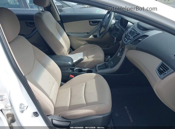 5NPDH4AE5GH712433 2016 HYUNDAI ELANTRA Белый Вид салона спереди