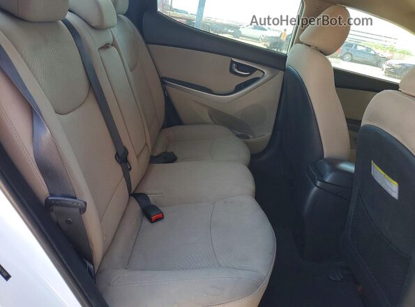 5NPDH4AE5GH743682 2016 HYUNDAI ELANTRA White 