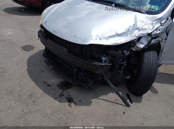 5NPDH4AE5GH771496 2016 HYUNDAI ELANTRA Silver Vista frontal