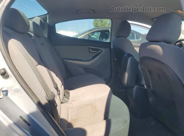 5NPDH4AE6GH676073 2016 HYUNDAI ELANTRA Silver Widok tylnych siedzeń