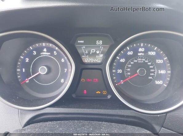 5NPDH4AE6GH732335 2016 HYUNDAI ELANTRA Red Հետևի նստատեղերի տեսք