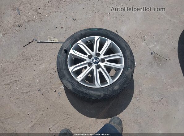 5NPDH4AE6GH746106 2016 HYUNDAI ELANTRA Silver ხელსაწყოთა პანელის ხედი