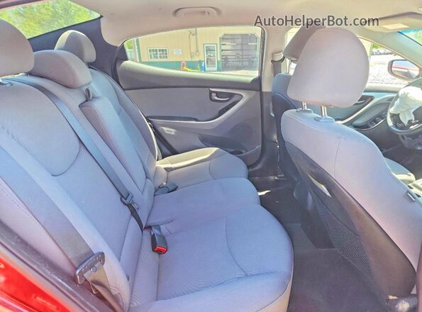 5NPDH4AE7GH673232 2016 HYUNDAI ELANTRA Red Հետևի նստատեղերի տեսք