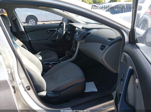 5NPDH4AE7GH696428 2016 HYUNDAI ELANTRA Серебряный Вид салона спереди