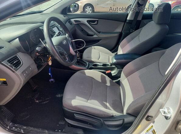 5NPDH4AE7GH771211 2016 HYUNDAI ELANTRA Серебряный Вид салона спереди