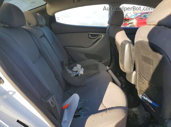 5NPDH4AE8GH707551 2016 HYUNDAI ELANTRA White 